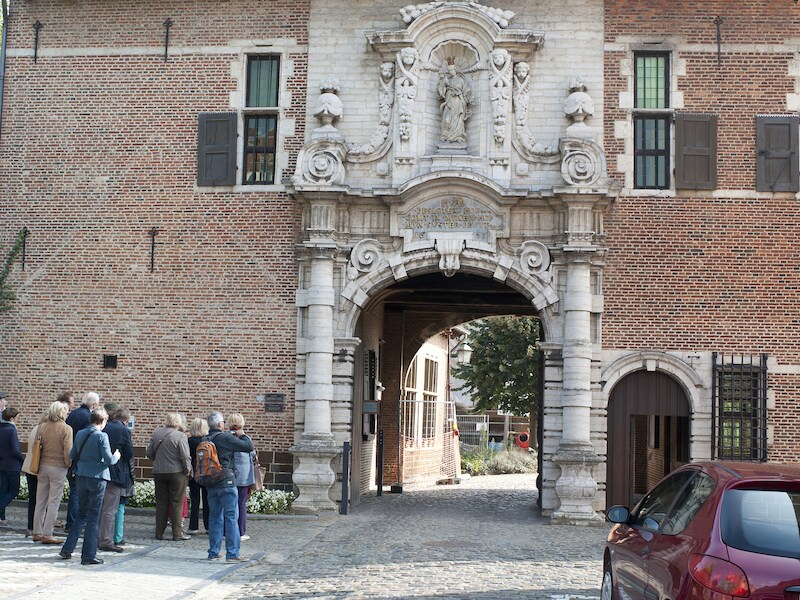 Archiefbeeld Begijnhofpoort in Diest.