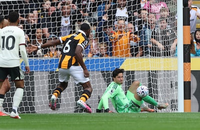 Pech voor Senne Lammens bij Manchester United: na enkele goede reddingen is doelman kansloos bij openingstreffer Hull City