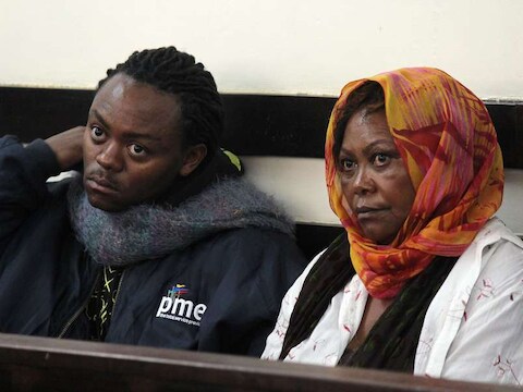 Susan Soila en haar zoon Robert Ntawasa.