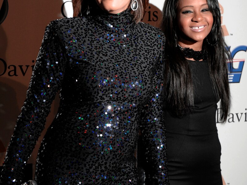 Whitney en Bobbi Kristina vorig jaar op het pre-Grammy-feest van platenbaas Clive Davis waar ze beiden zaterdagavond verwacht werden.