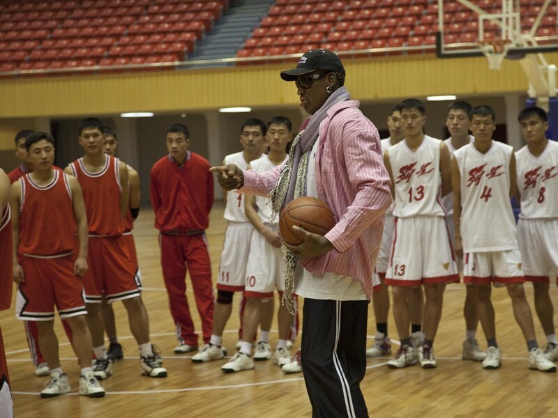 Dennis Rodman traint Noord-Koreaanse basketbalspelers in hoofdstad Pyongyang.