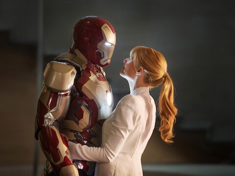 Tony Stark, alias Iron Man (Robert Downey jr.), en Pepper Potts (Gwyneth Paltrow) in Iron Man 3.