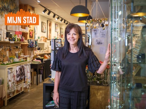 Anneke van Frann in haar eigen geschenkenwinkel.