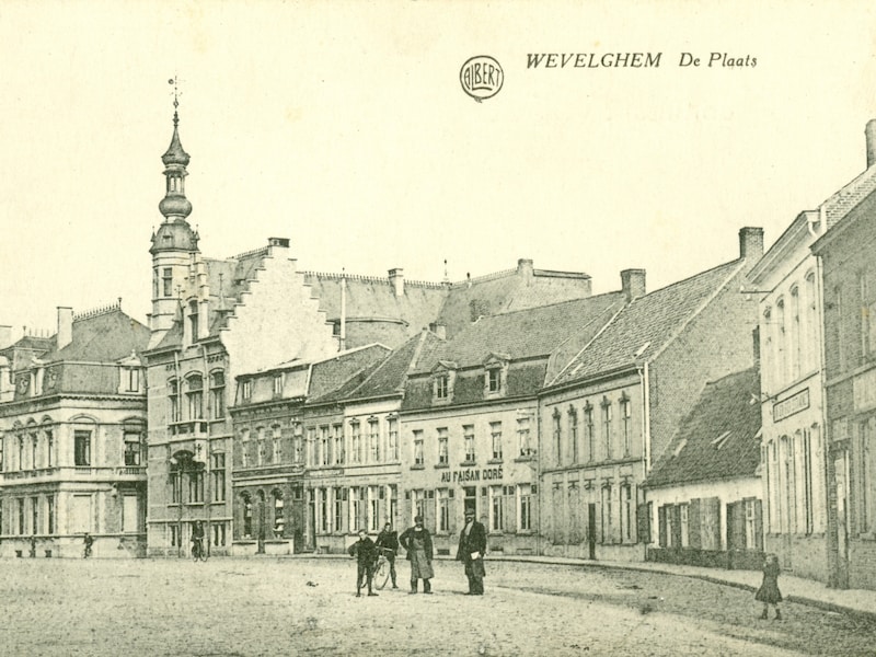 Een oude foto van het centrum van Wevelgem. 