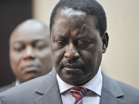 De Keniaanse premier Odinga stapt zonder resultaten op het vliegtuig naar zijn thuisland.