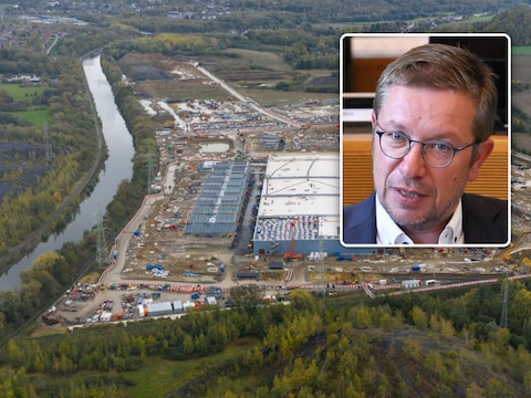 Illustratiebeeld. Een datacentrum in aanbouw in Farciennes. (24/10/25)  / Inzet: Waals minister van Ruimtelijk Beleid François Desquesnes (Les Engagés)
