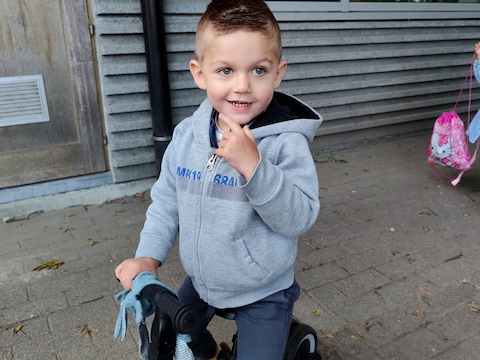 Leano is klaar voor de eerste schooldag.