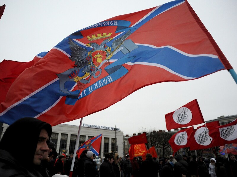 Activisten in St.-Petersburg steunen de verkiezingen in Donetsk en Loehansk.