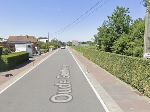 In de Oude Gentweg reed een vrachtwagenchauffeur achterwaarts in op een achterliggende personenwagen.