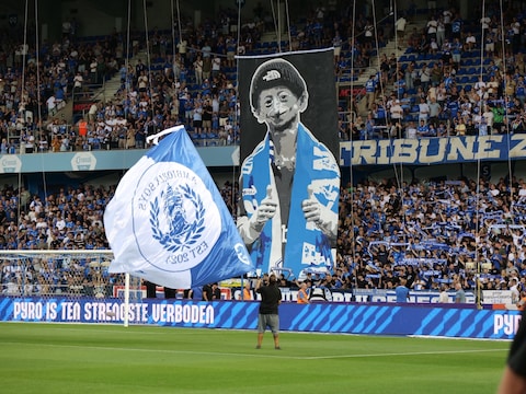 De tifo ter ere van Michiel in het stadion van KRC Genk. 