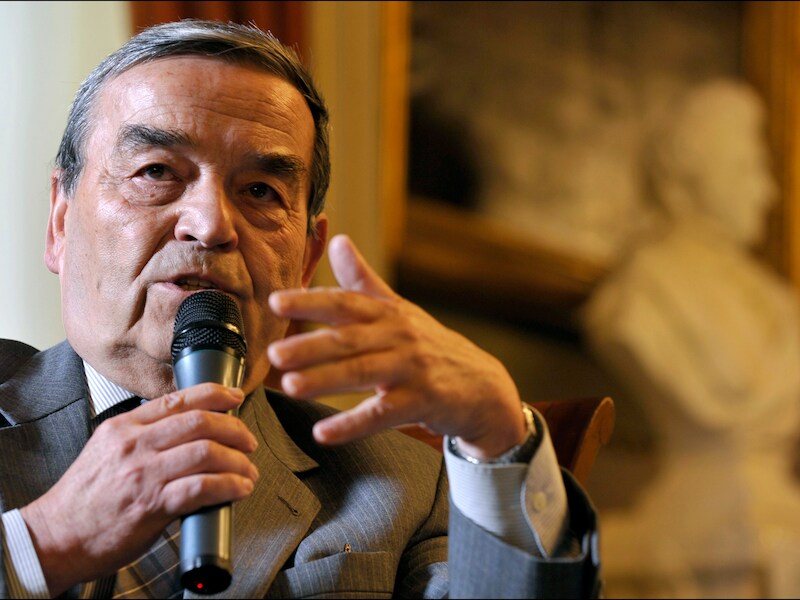 Burgemeester van Leuven Louis Tobback.