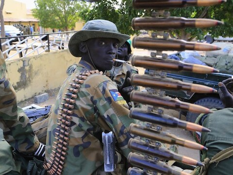 Een Zuid-Soedanese militair in Malakal.