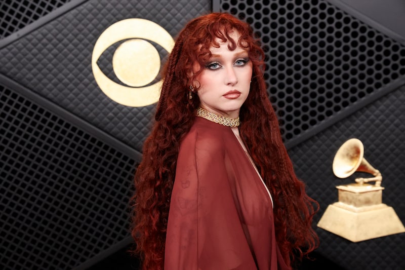 Chappell Roan met cape