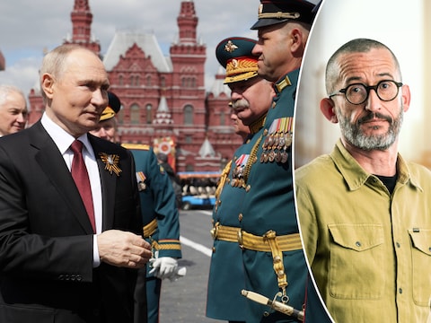 Poetin tijdens de parade van vrijdag in Moskou (links) en onze buitenlandjournalist Guy Van Vlierden.
