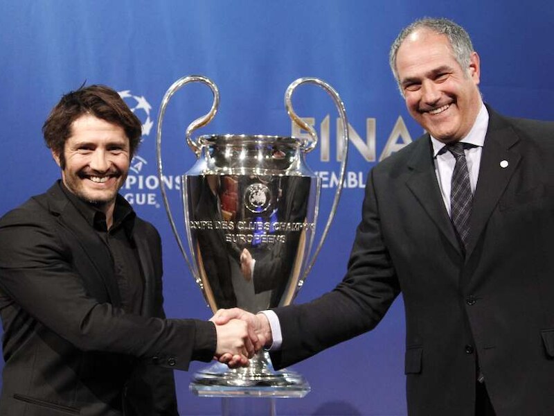 Voormalig Bayern-speler Bixente Lizarazu en technisch directeur Andoni Zubizarreta van Barcelona.