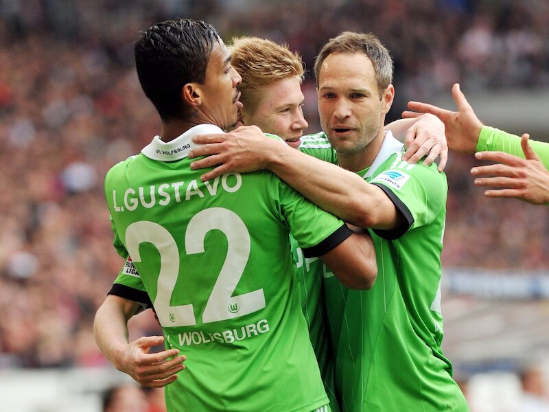 Jan Polak (rechts) feliciteert De Bruyne met één van zijn goals.