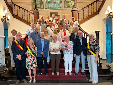 Adeline De Dycker en Rudy Aerts, en Yvonne Deleul en Georges Elsocht vierden hun diamanten bruiloft op het stadhuis van Vilvoorde.