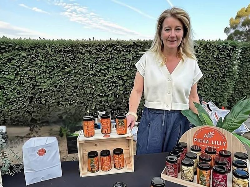 Katia Deboel maakt ambachtelijk ingelegde groenten met lokale ingrediënten. 