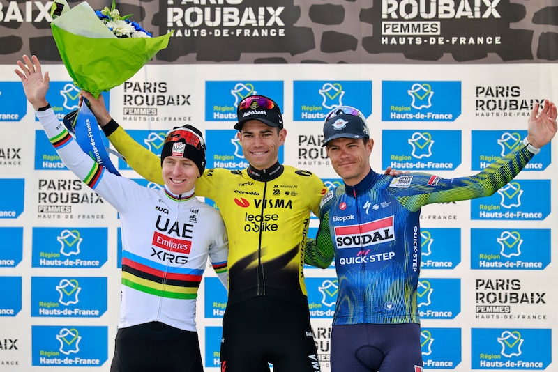 De bloemen op het podium van Parijs-Roubaix.