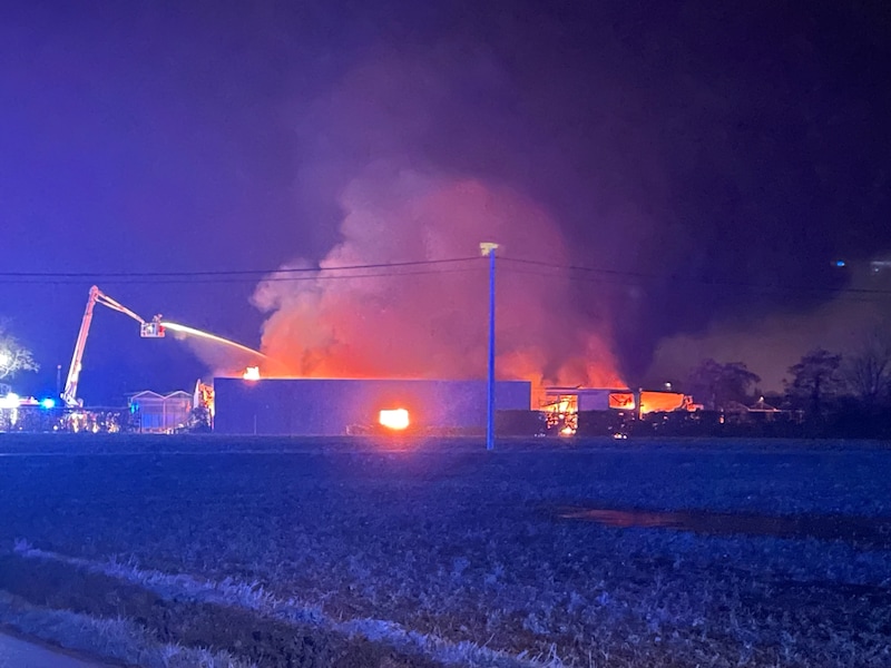Se produjo un incendio en un almacén junto a Ieperseweg en Oekene (Roeselare).