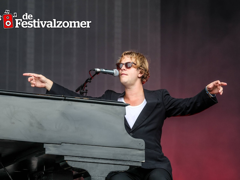 KIJK. Meezingmoment tijdens ‘Another Love’ van Tom Odell