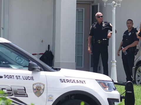 Politiediensten doorzoek de woning van schutter Omar Mateen.