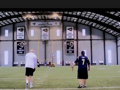 John Hekker toont zijn kunstjes