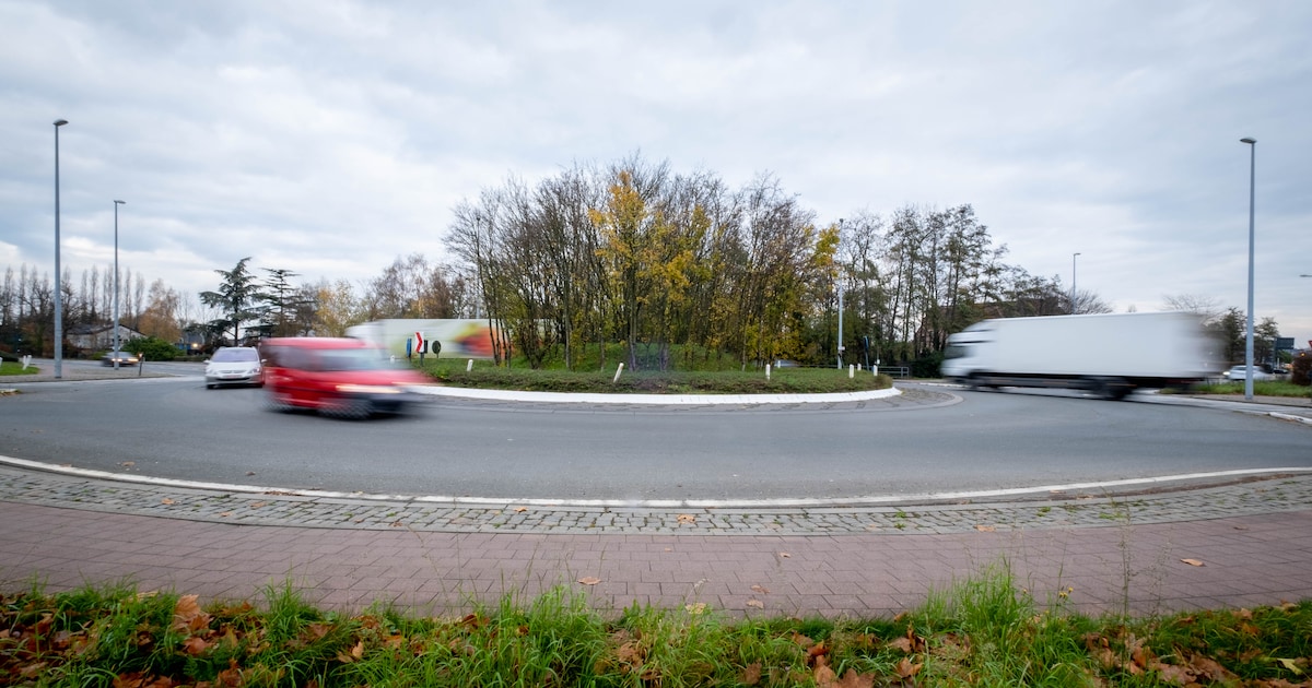 Handelaars aan rondpunt Fabiola in Heist maken zich op voor jarenlange ...