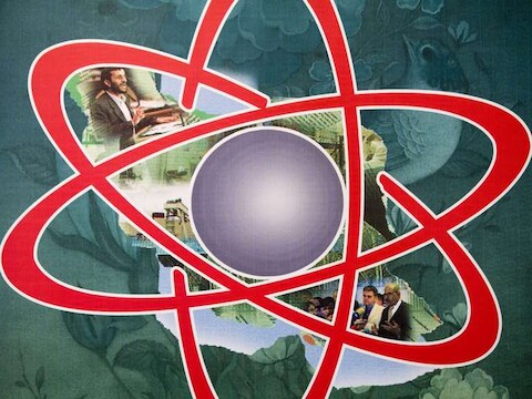 Het logo van nucleaire energie.