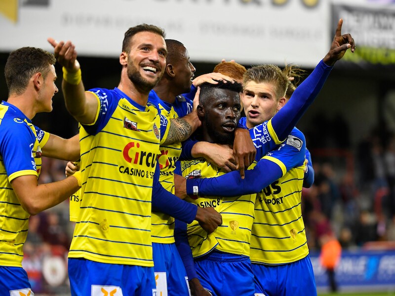 VIDEO. Penaltysave Roef en wereldgoal Ampomah helpen Waasland-Beveren voorbij Moeskroen