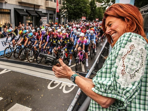 Het startschot om 14 uur. Alhoewel, schot... burgemeester Ruth Vandenberghe kreeg het startpistool niet aan de praat.