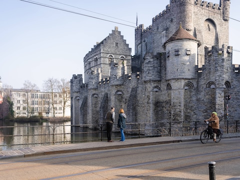 De nieuwe toegankelijke halte zal op de vernieuwde Hoofdbrug komen te liggen. 