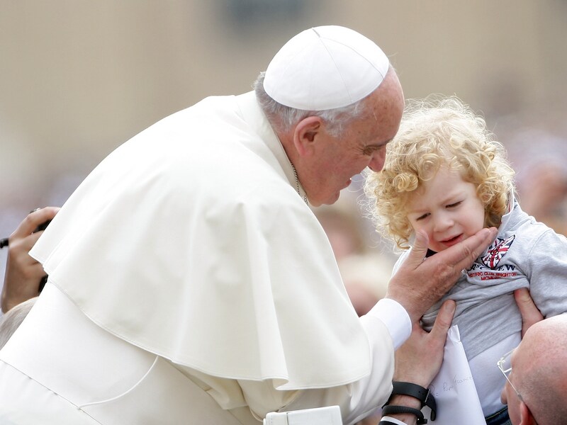 Paus Franciscus tijdens zijn wekelijkse audiëntie op het St. Pietersplein.