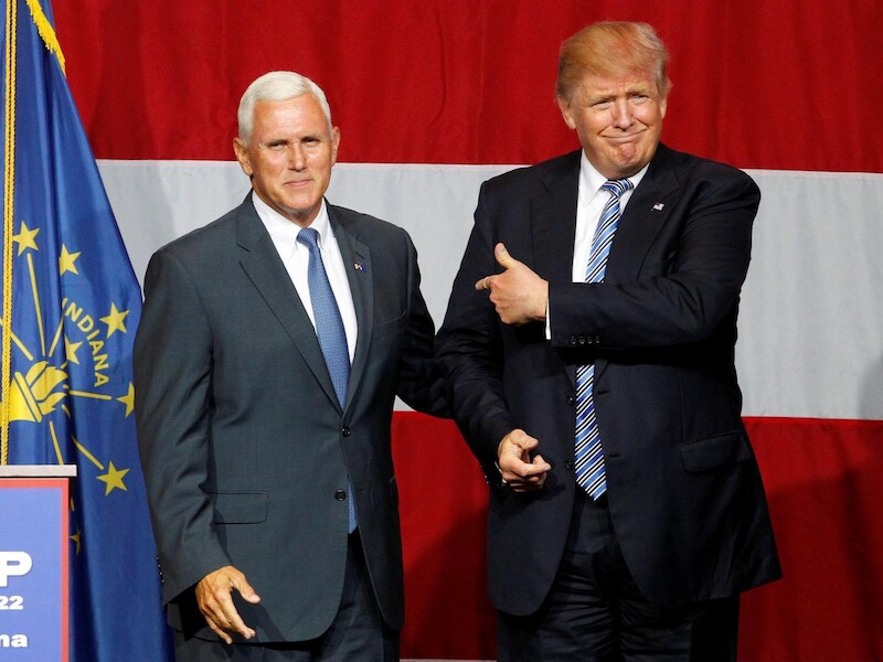 Links de gouverneur van Indiana, Mike Pence, die zegt dat hij Donald Trumps running mate zal zijn. Trump liet via Twitter weten de aankondiging uit te stellen wegens de aanslag in Nice.
