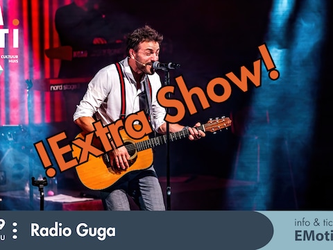 Guga Baúl brengt een extra voorstelling van Radio Guga naar EMotia.