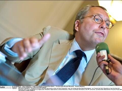 Modrikamen blijft de enige echte voorzitter van de Personenpartij en pleit voor een referendum over België.