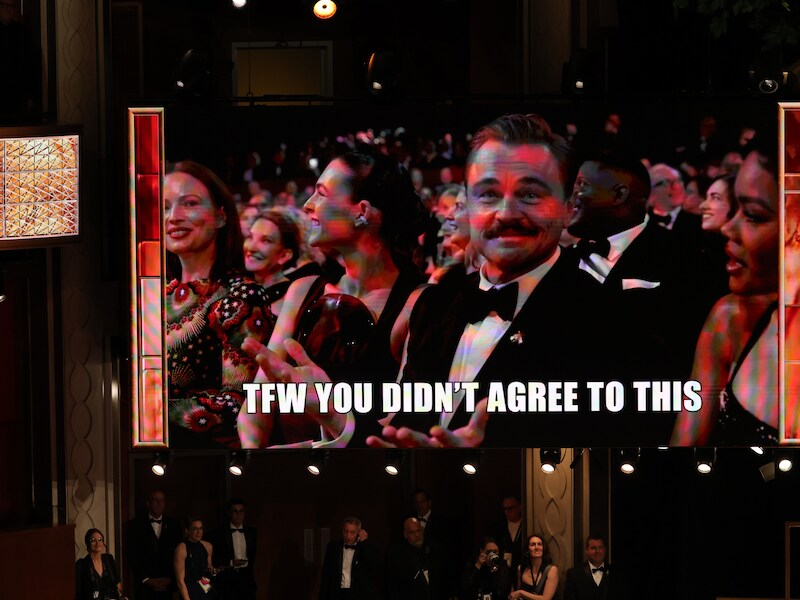Nieuwe Leonardo DiCaprio-meme live gemaakt tijdens Oscars gaat meteen wereld over: “Hij is de koning”