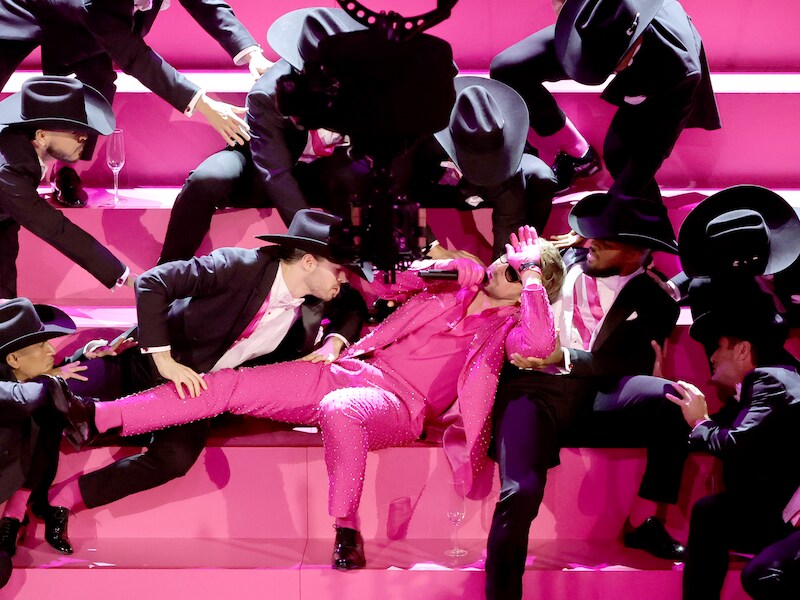 KIJK. Ryan Gosling verovert Oscars met zijn performance van ‘I’m Just Ken’ uit ‘Barbie’