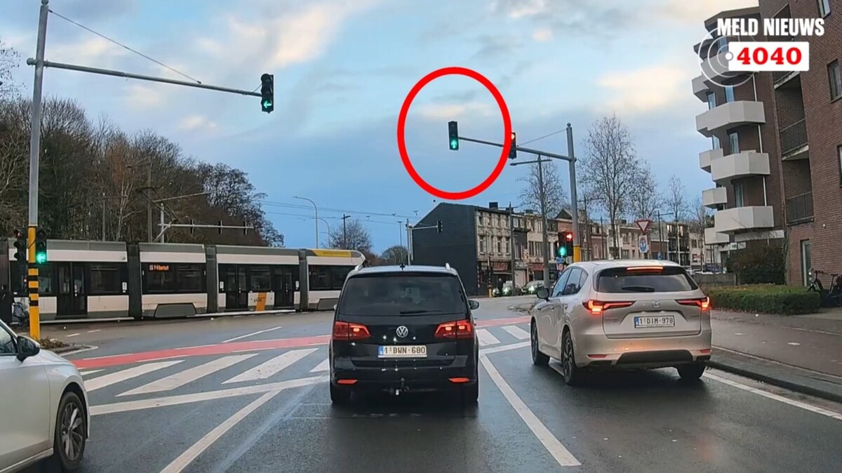 Beelden tonen hoe tram mogelijk door rood rijdt in Mortsel: tweede ...