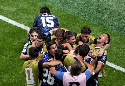 Wát een ommekeer! Argentinië strijdt met Spanje om wereldtitel na knotsgek slot van halve finale tegen Engeland