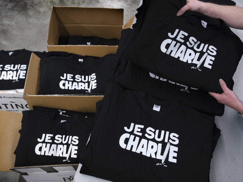 'Je suis Charlie-shirts in het Nederlandse Langenboom. Deze t-shirts werden voor de duidelijkheid gratis beschikbaar gesteld voor geïnteresseerden door drukkerij Festa.