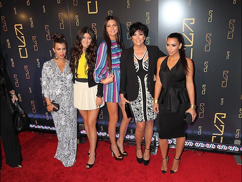 Kendall Jenner (midden) en de rest van de Kardashian-clan.