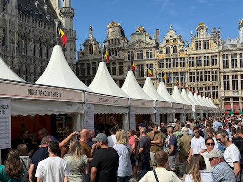 Op de Grote Markt van Brussel is het Belgian Beer Weekend van start gegaan.