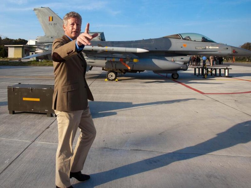 Minister van Defensie Pieter De Crem bij de Belgische F-16's.