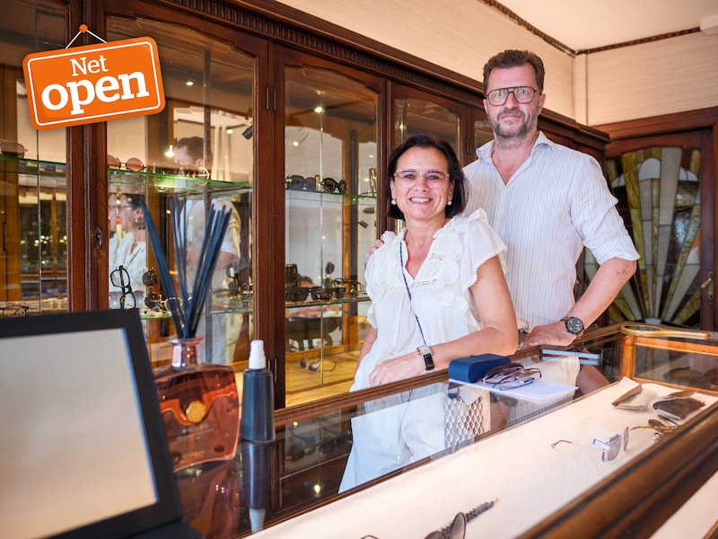 Tom (49) moest noodgedwongen zijn optiekzaak verhuizen en belandde in een van de meest authentieke interieurs van Mechelen