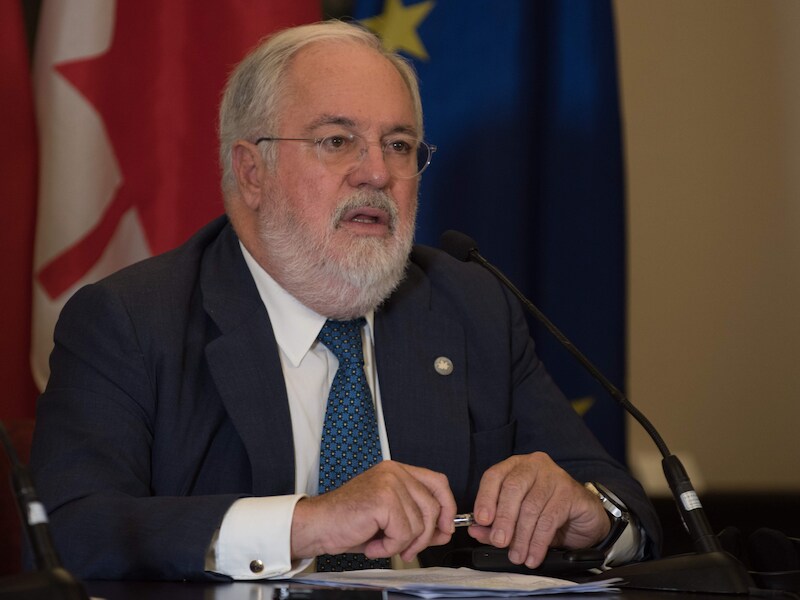Miguel Arias Canete verspreidde het bericht dat de VS toch niet uit het klimaatakkoord van Parijs zouden stappen. Het Witte Huis ontkent dit nu formeel.