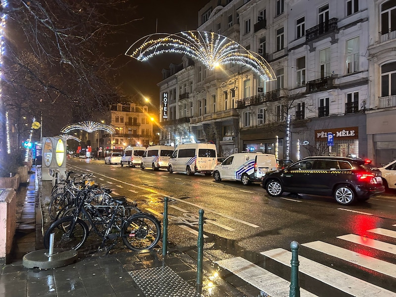 La policía está preparada en Anneessensplein.