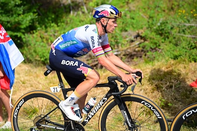 LIVE. Elitegroepje wordt verder uitgedund op steile slotklim, Remco Evenepoel schuift attent mee met andere favorieten