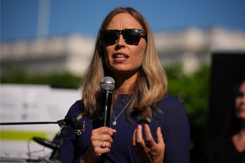 Ze hadden hem kunnen stoppen”: FBI negeerde waarschuwing over Epstein al in  1996 | Buitenland | HLN.be