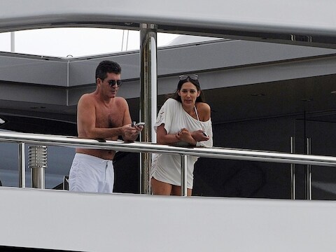 Cowell en Lauren Silverman, de vrouw van zijn vriend, in januari vorig jaar tijdens één van hun gezamenlijke vakanties.